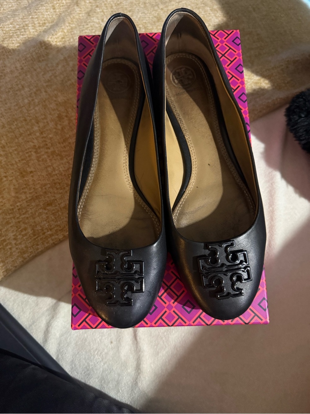 Tory Burch Black Leather Logo Ballet Flats - Picture 3 of 13